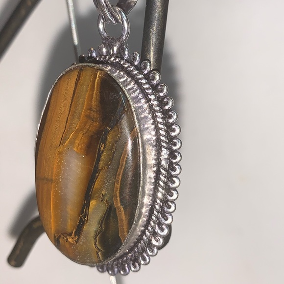 Tiger eye and silver pendant in a silver chain. - Picture 3 of 8
